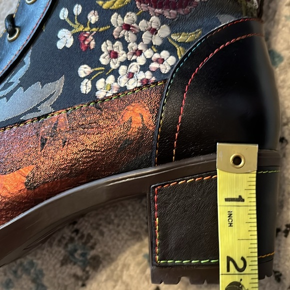 L'Artiste Stylista Floral Lace-Up Heeled Leather Boots - Picture 14 of 17